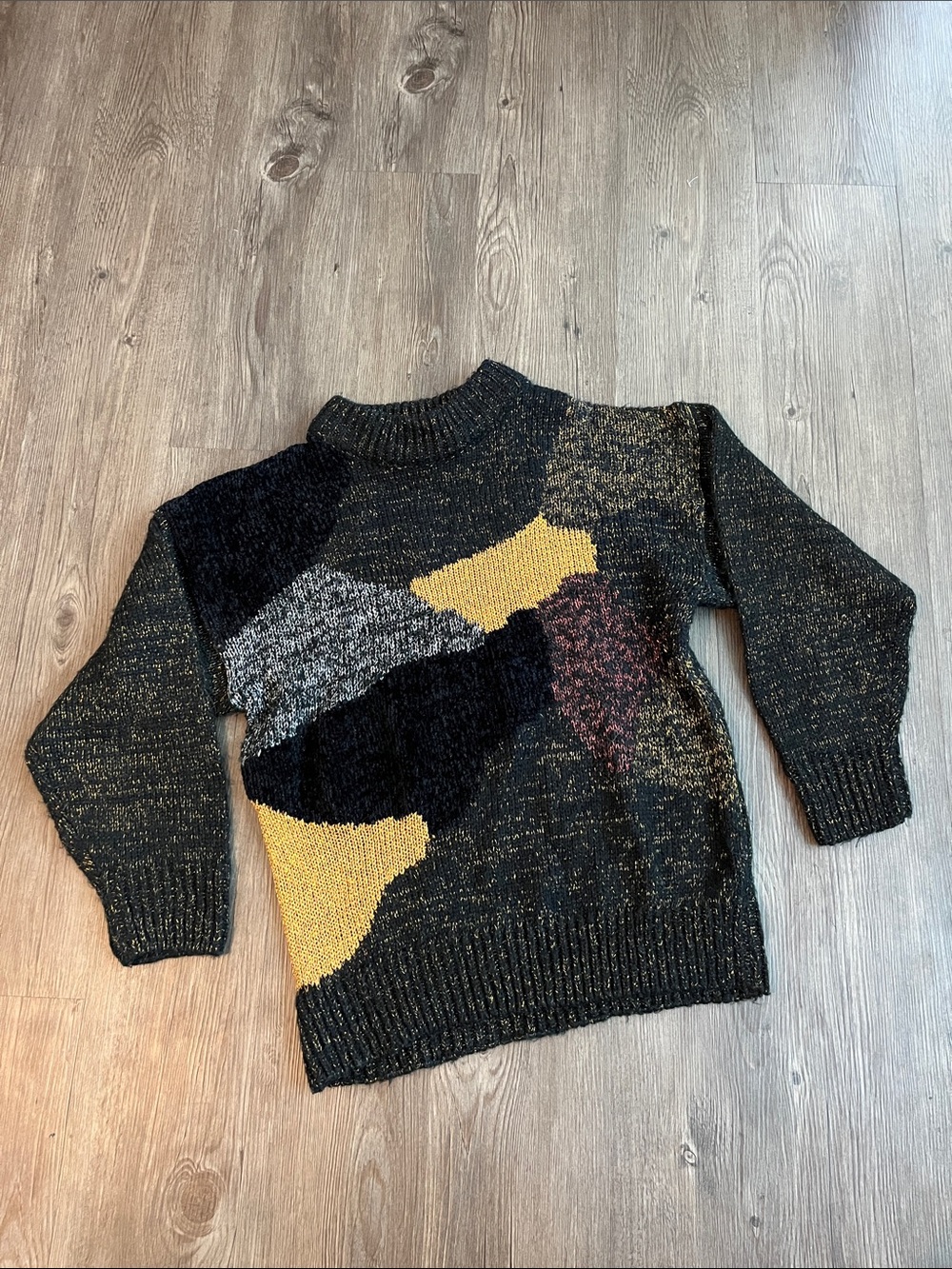 MARGULES PLUS Women’s Crew Neck Abstract Colorblock Sweater in Black and Mustard